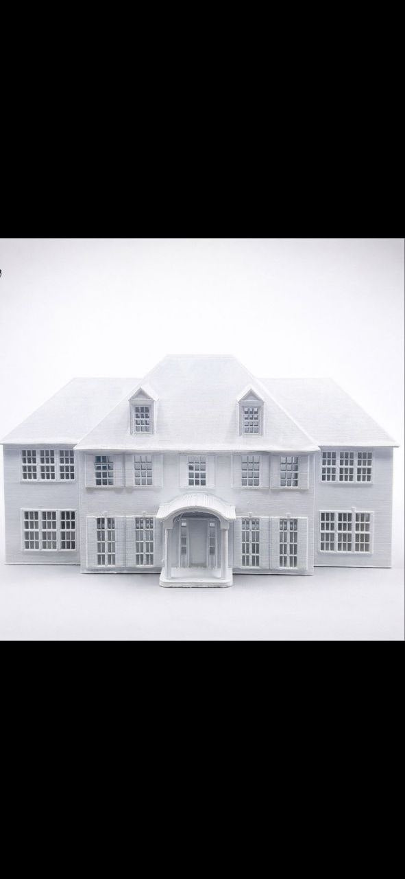 مجسم منزل "Home Alone" الشهير - تحفة فنية لعشاق السينما.